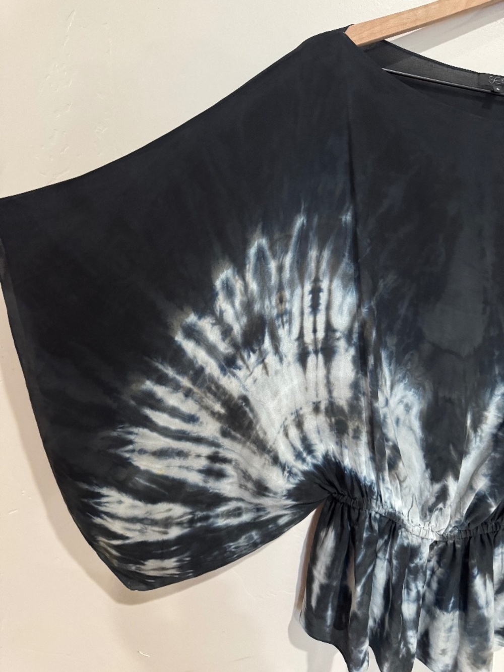 Sen 100% Silk Black & Gray Tie-Dye Top Size S Bat Wing Wide Sleeve Cinched Waist - Picture 2 of 5